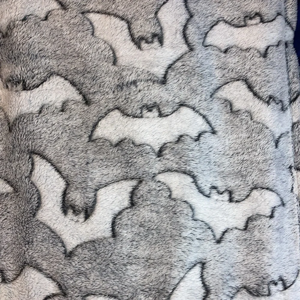 Flocked jacquard bats throw blanket *FIRM PRICE*